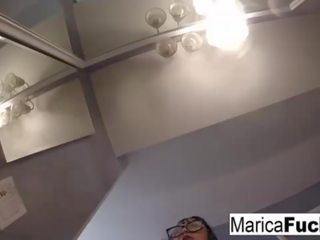 Marica hase im sedusive unterwäsche masturbiert im die spiegel