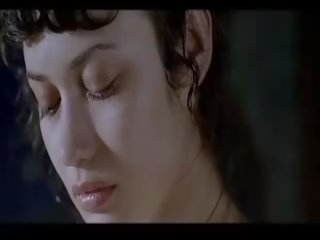 オルガ kurylenko フル 正面 汚い フィルム シーン