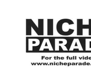Niche parade - young&comma; competitive порнозірки jocelyn камінь і kira perez вводити змагання для знаходити з хто може відкритим a chap сперма швидше з їх руки