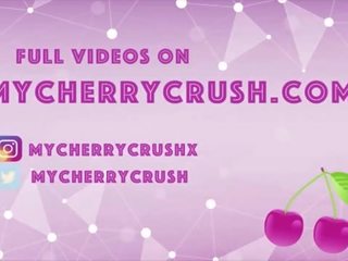 Menarik pantat ejekan di celana dalam perempuan dan onani dengan mainan - cherrycrush