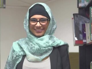 Mia khalfia - arabų seductress juostos nuogas į a biblioteka tiesiog už jūs