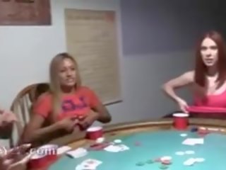 Jovem adolescentes a foder em poker noite