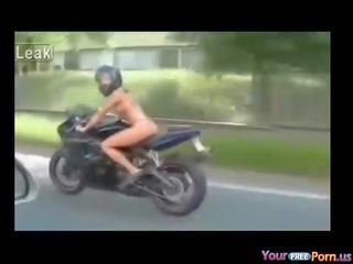 Оголена на motorcycle