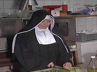 Saksalainen nunna perseeseen sisään keittiö