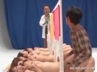 Asiatisch nackt mädchen erhalten fotzen genagelt im ein dreckig film wettkampf