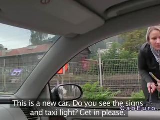 Fejka taxi förare fucks blondin utomhus från bakom