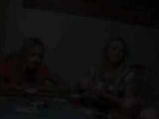 Jovem meninas intercourse em poker noite