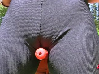 Bukan main bokong buah dada besar rambut pirang remaja di sempit lycras! sangat indah lekukan vagina di pakaian!